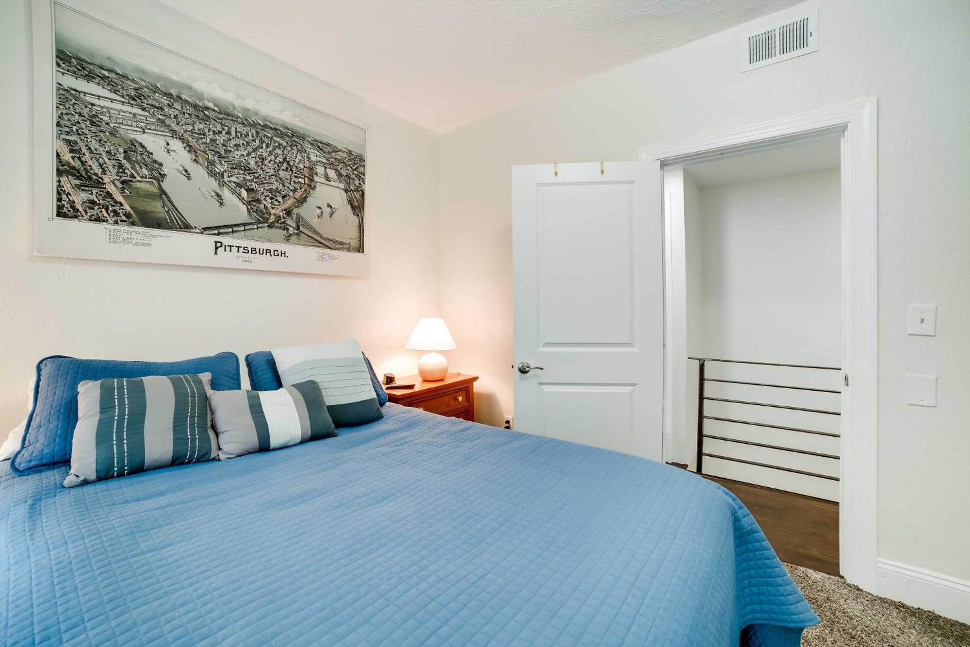 Pet-friendly - 100 Feet To Walnut Street Casa vacanze Pittsburgh