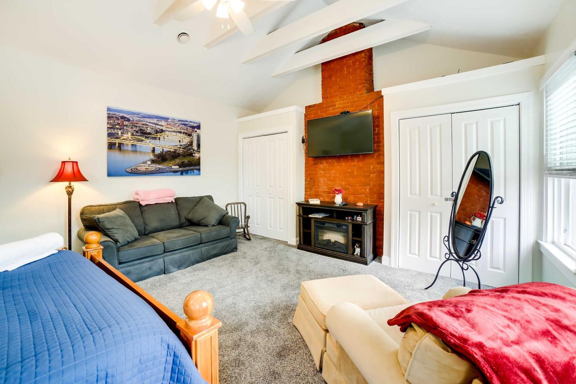 Pet-friendly - 100 Feet To Walnut Street Casa vacanze