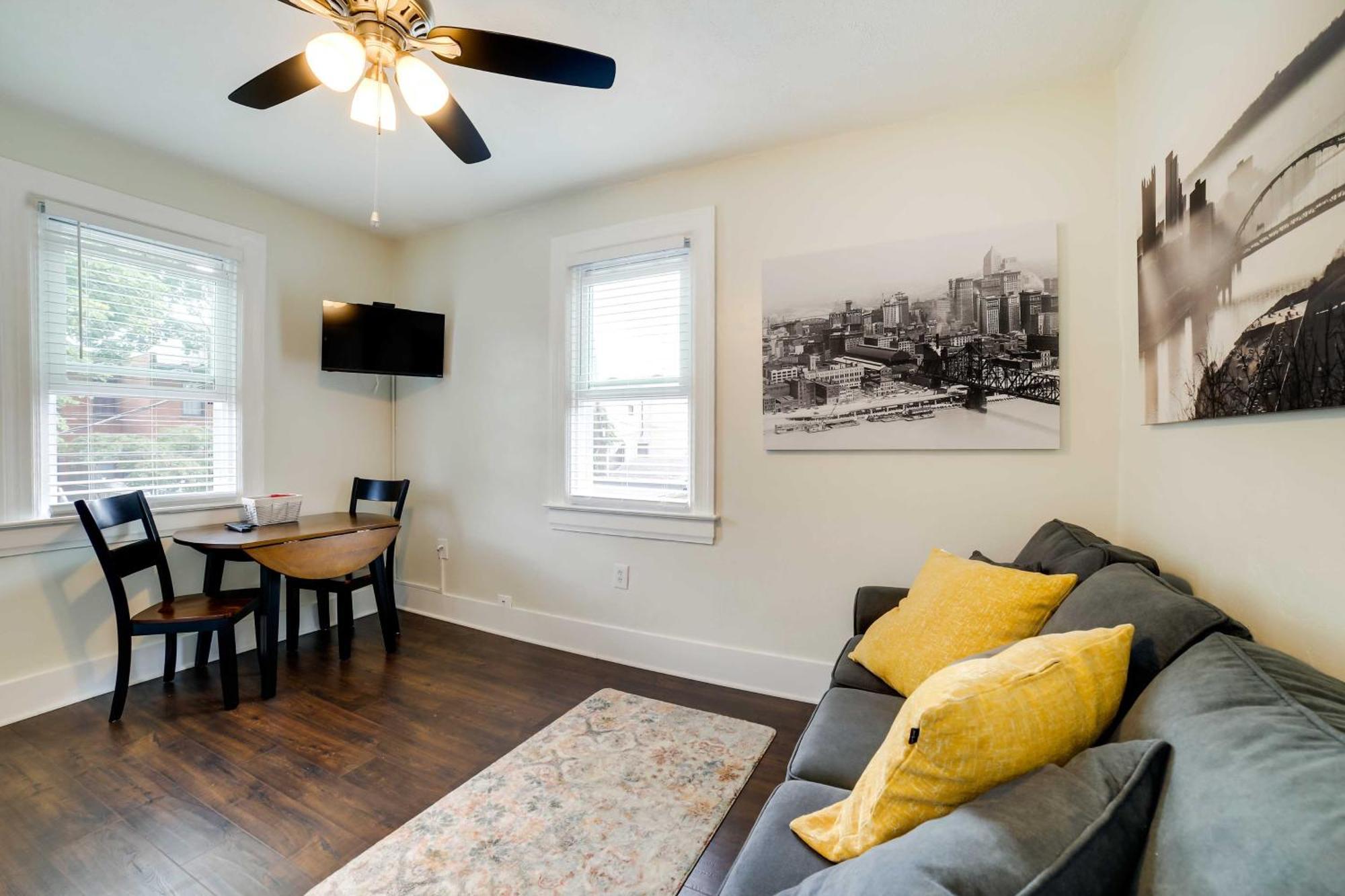 Pet-friendly - 100 Feet To Walnut Street Casa vacanze *